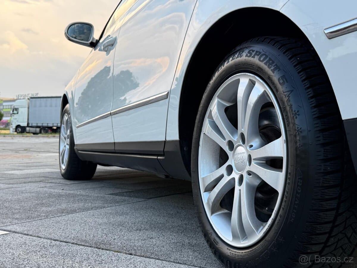 2010 Volkswagen PASSAT - 8