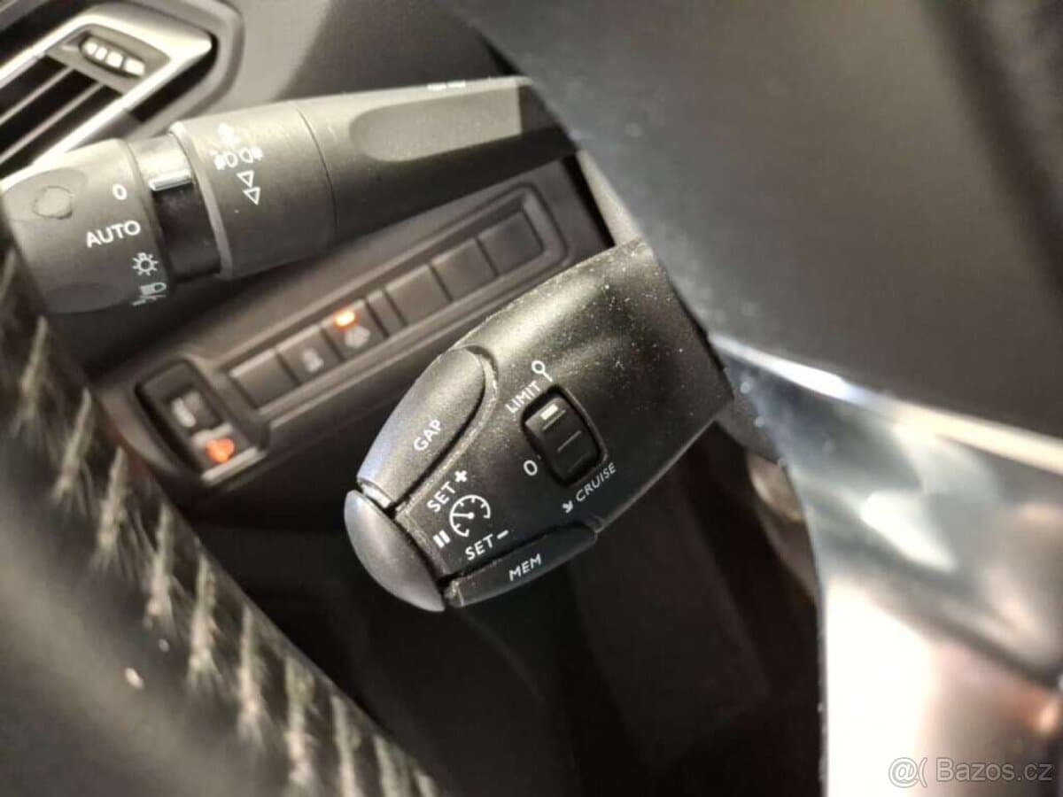 2021 Peugeot 308 - 8