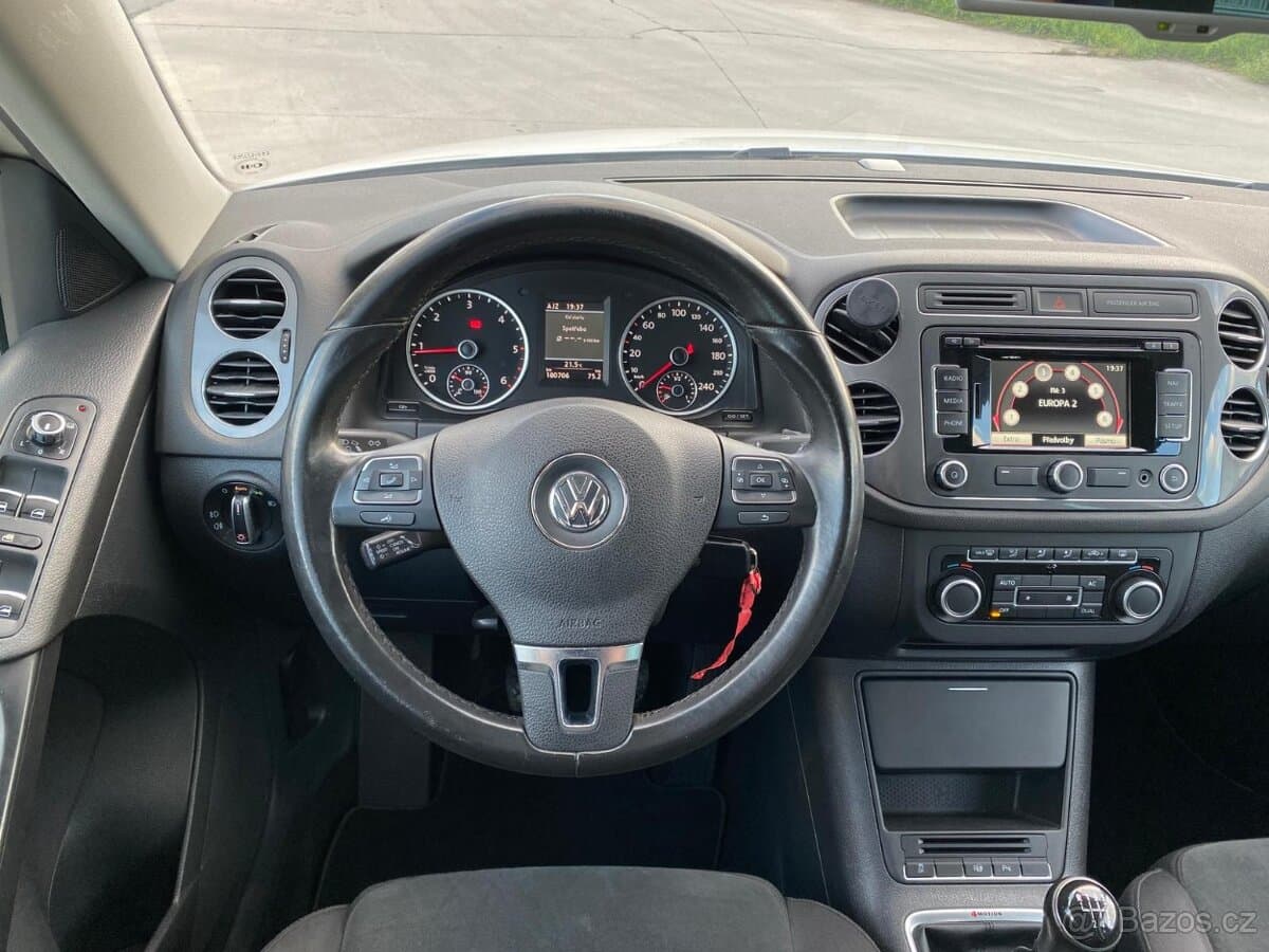 2012 Volkswagen TIGUAN - 8