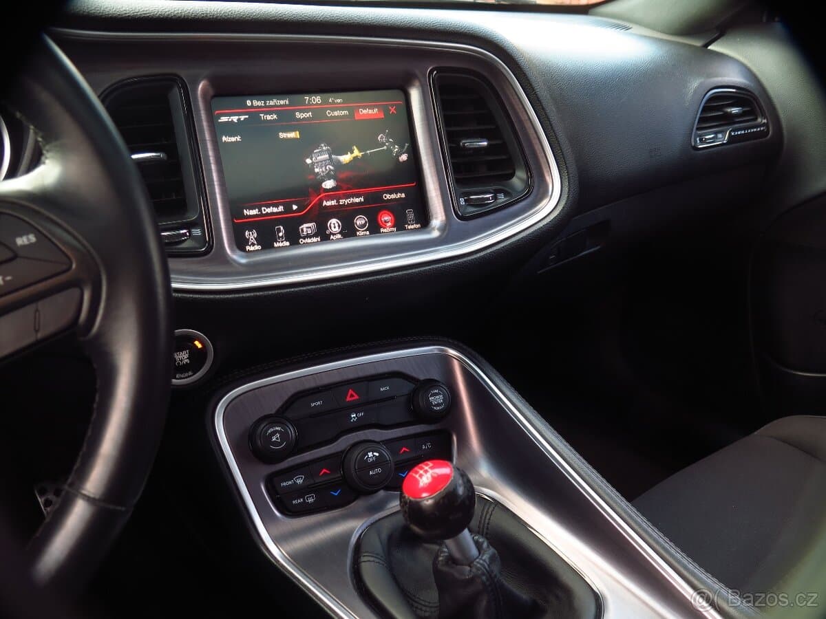 2015 Dodge CHALLENGER - 8