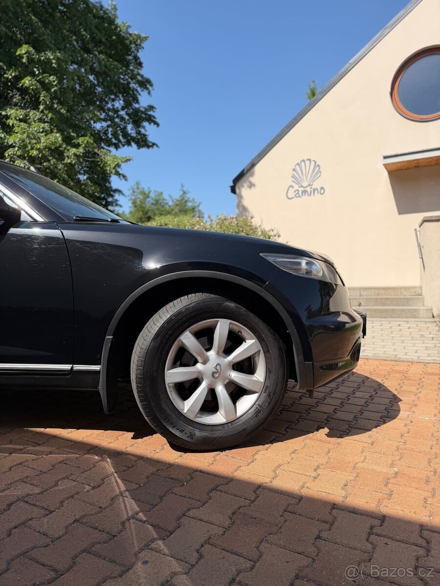 2005 Infiniti FX - 8