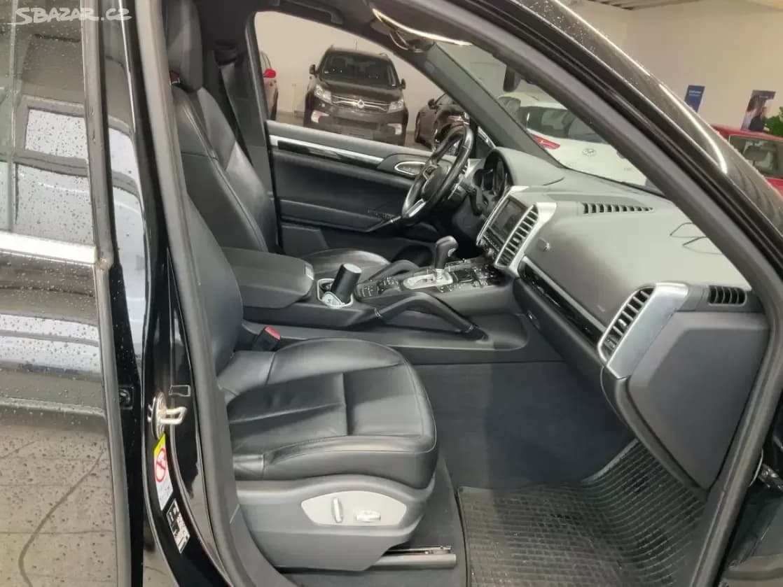 2016 Porsche CAYENNE - 8