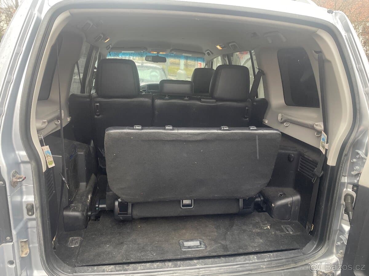 2010 Mitsubishi PAJERO - 8