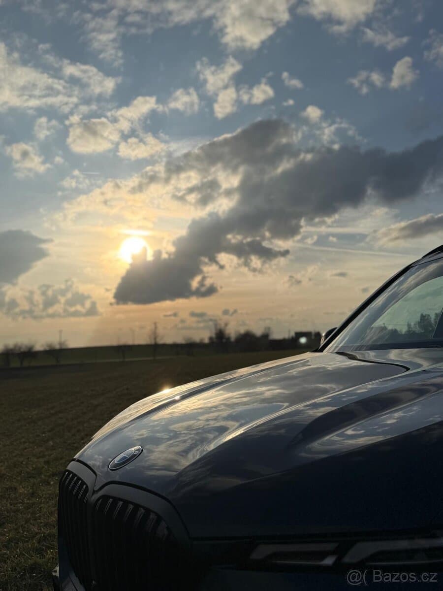 2023 BMW X7 - 8