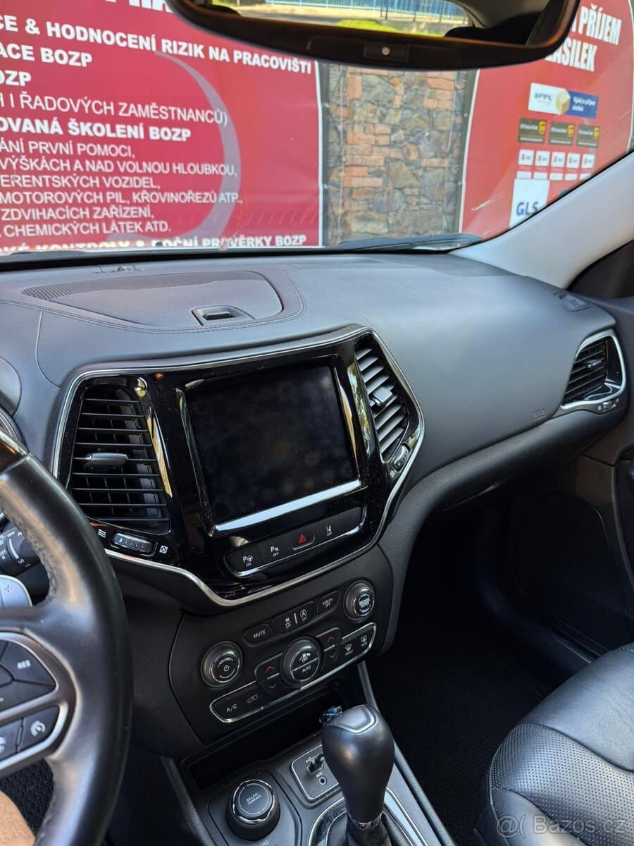 2020 Jeep CHEROKEE - 8
