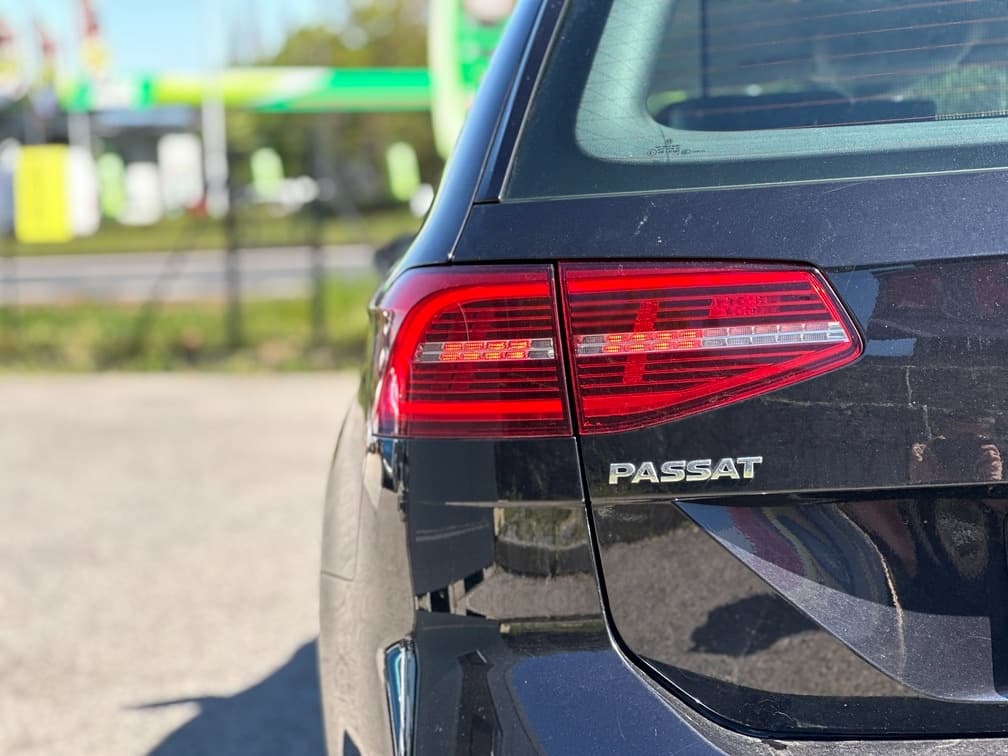 2016 Volkswagen PASSAT - 8