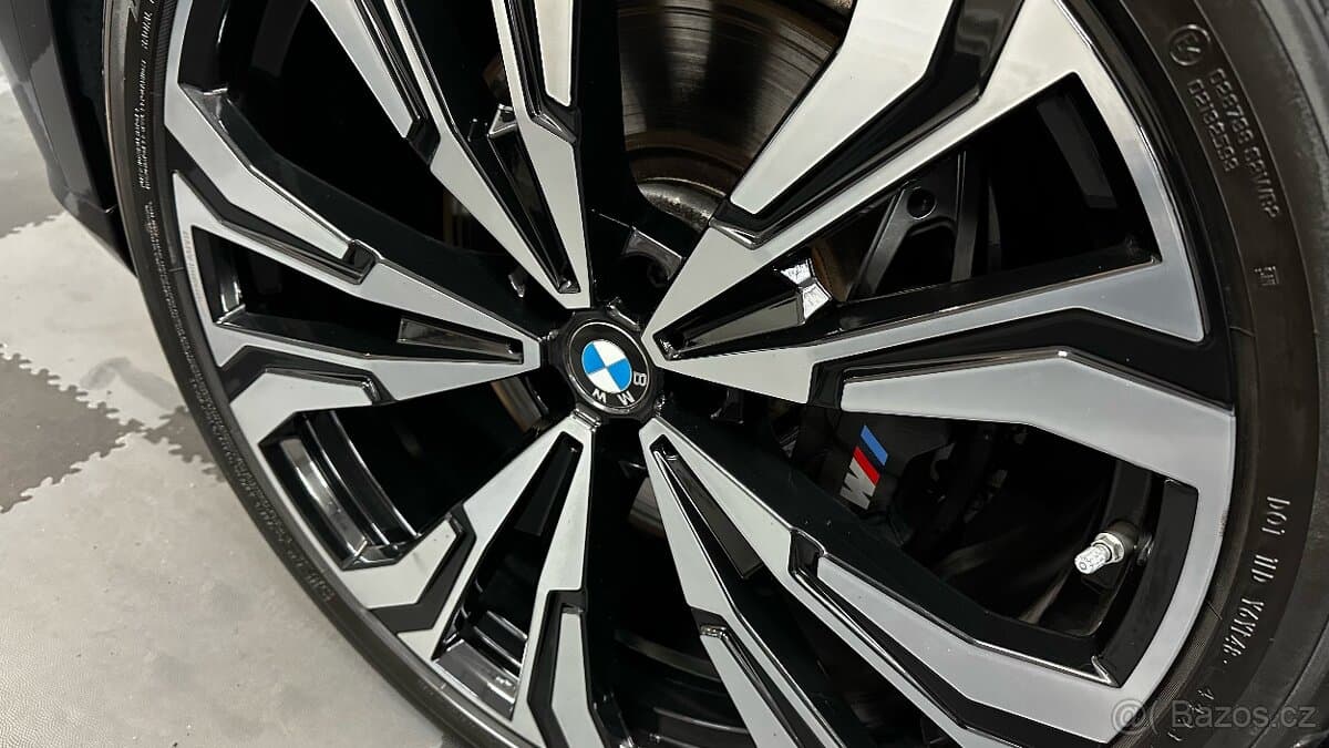 2025 BMW X7 - 8