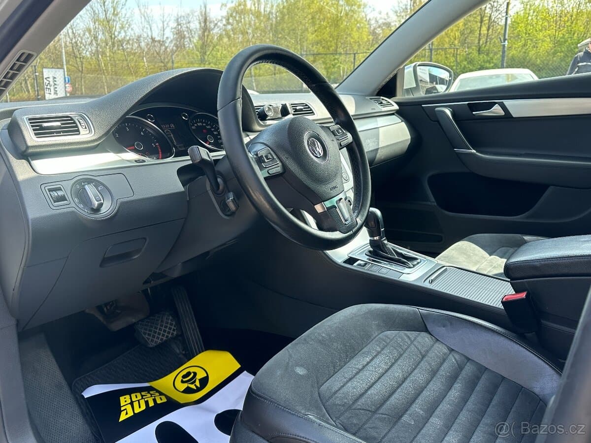 2011 Volkswagen PASSAT - 8