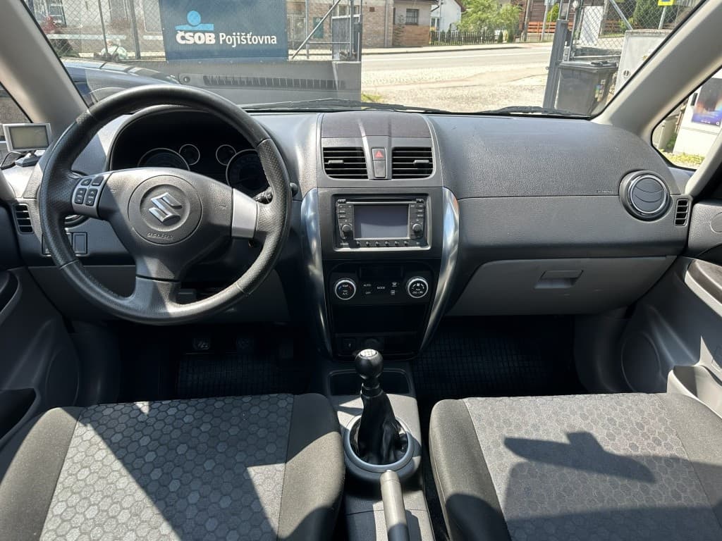2011 Suzuki SX4 - 8