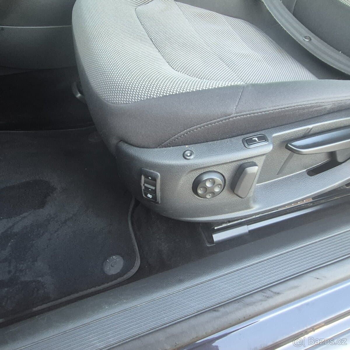 2012 Volkswagen PASSAT - 8