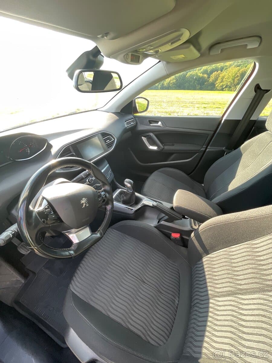 2017 Peugeot 308 - 8