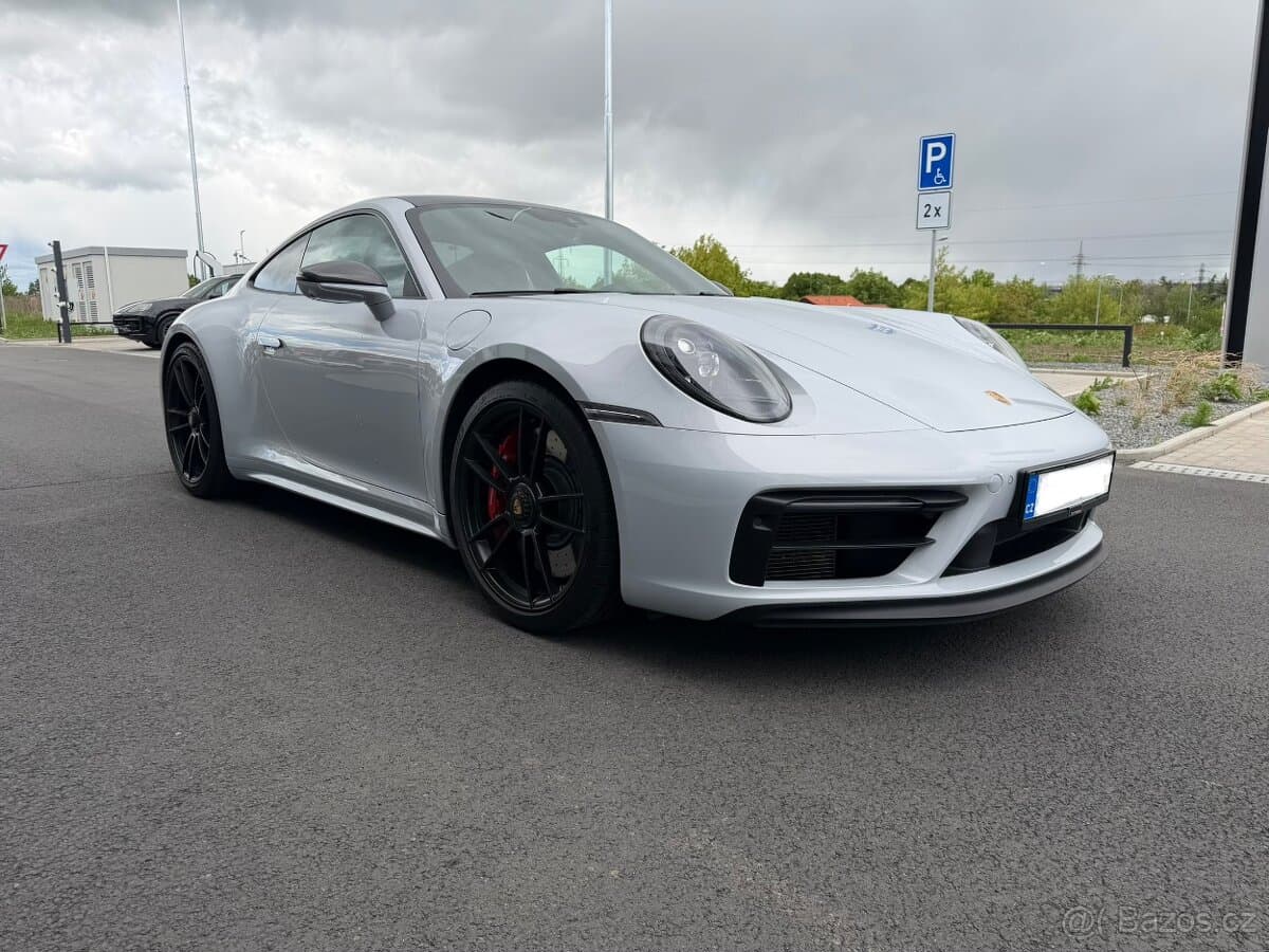 2023 Porsche 911 - 8