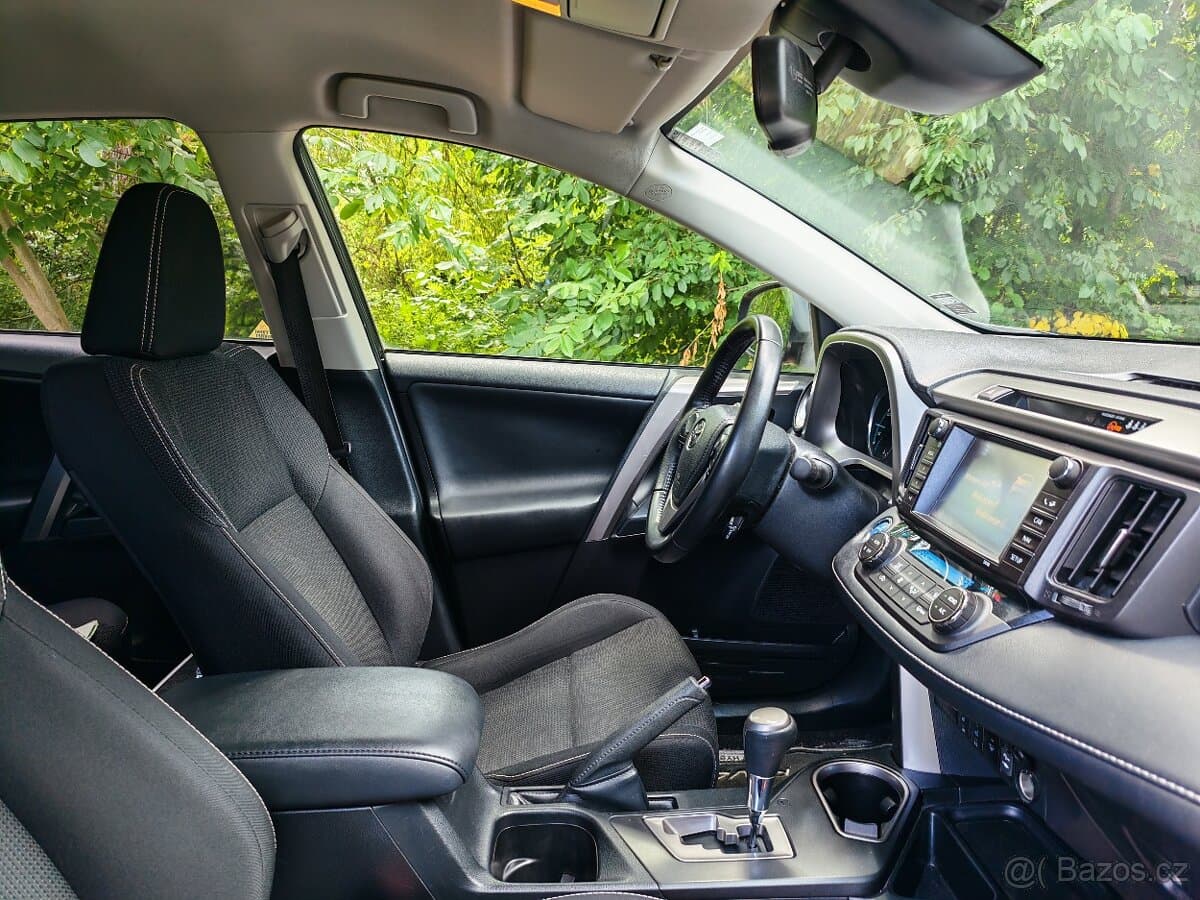 2017 Toyota RAV4 - 8