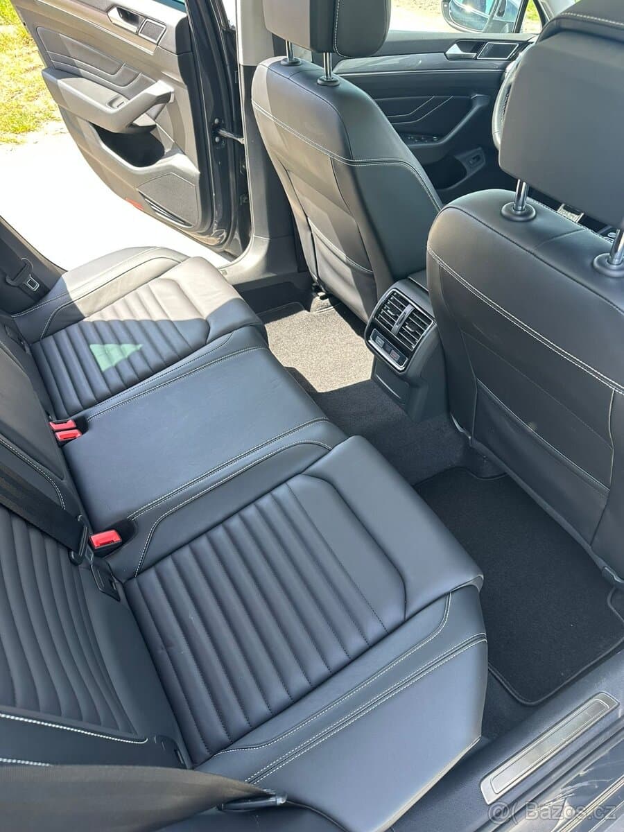 2020 Volkswagen PASSAT - 8