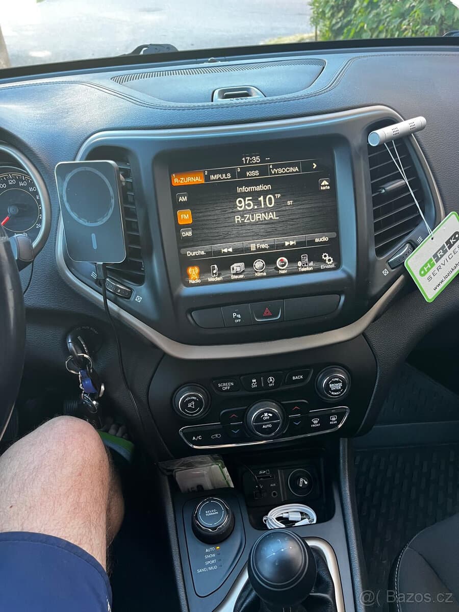 2015 Jeep CHEROKEE - 8
