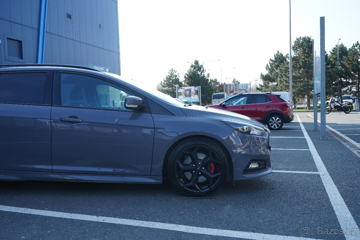 2017 Ford FOCUS - 8