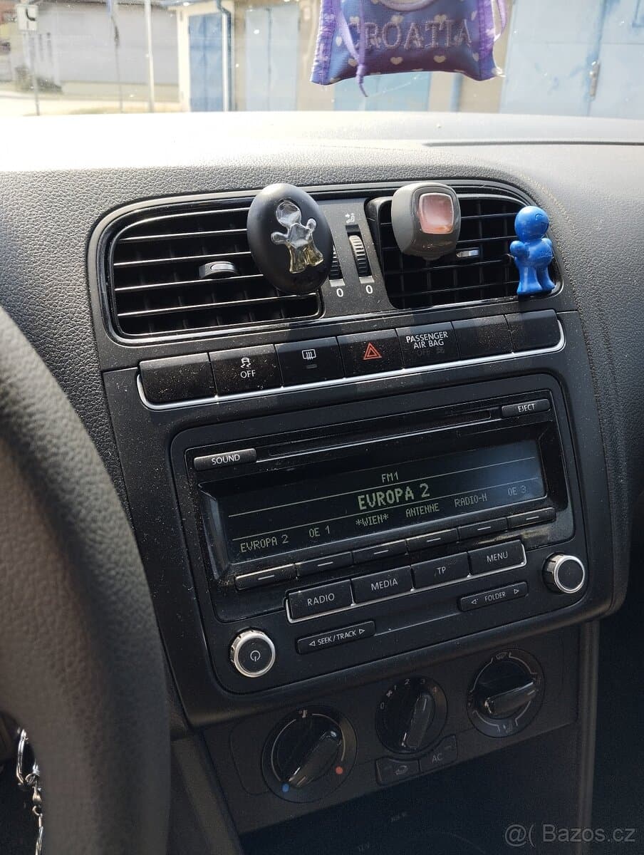 2013 Volkswagen POLO - 8