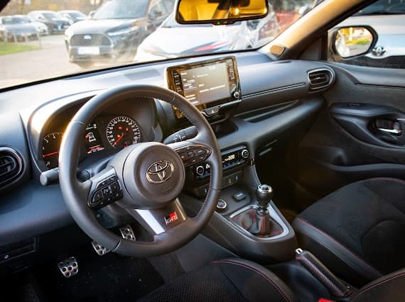 2021 Toyota YARIS - 8