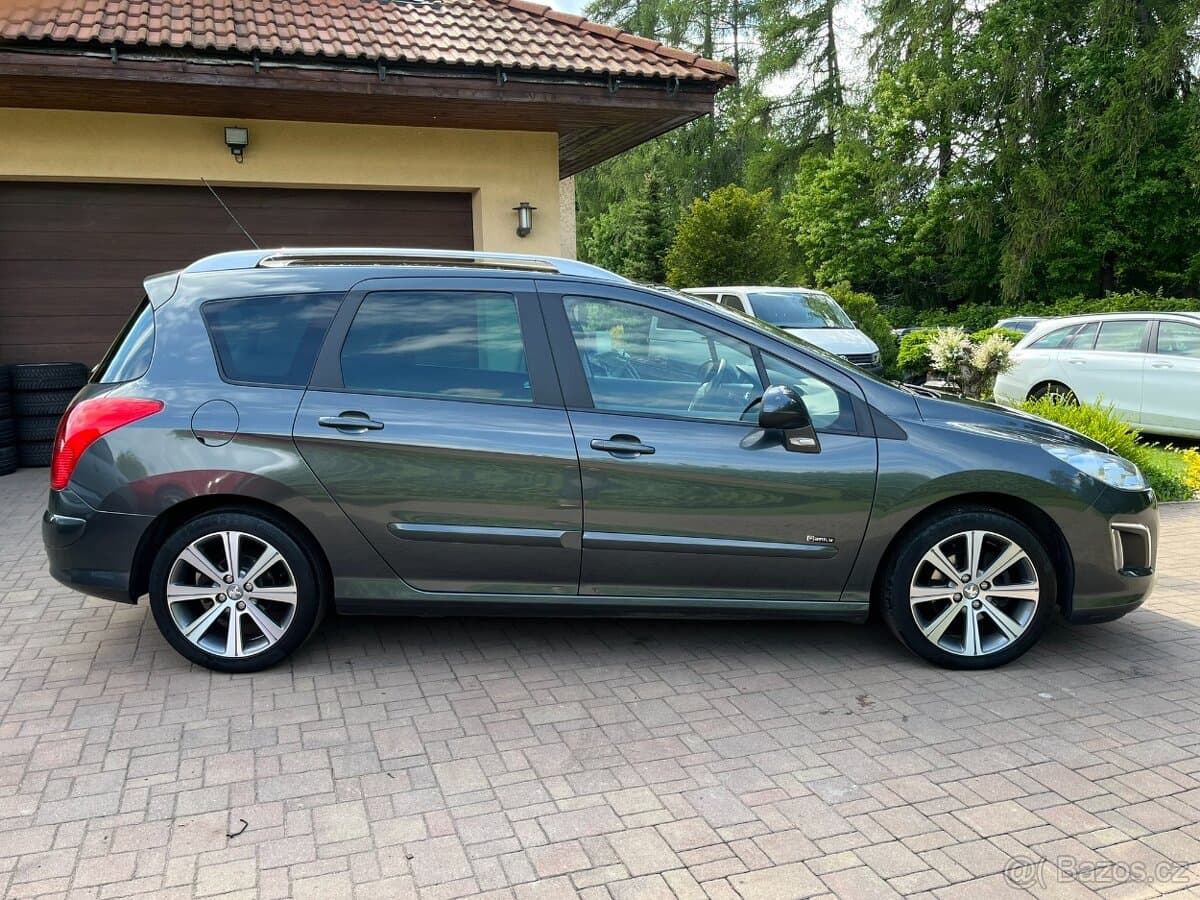 2012 Peugeot 308 - 8
