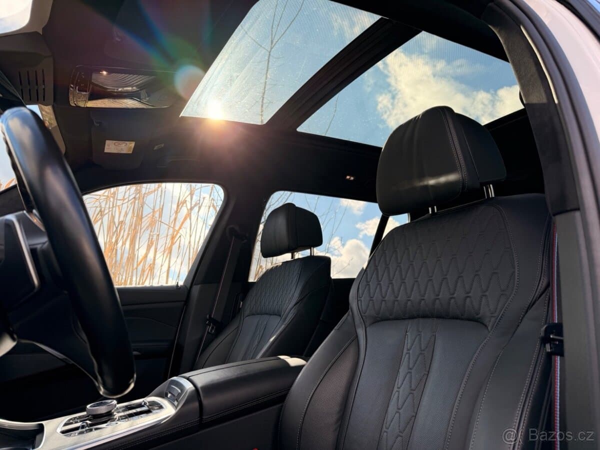 2023 BMW X7 - 8