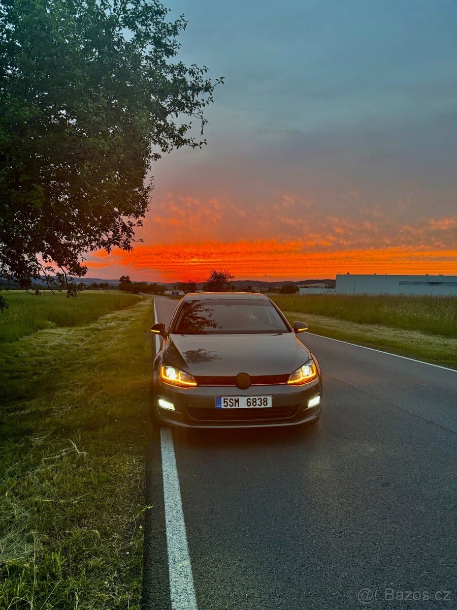 Volkswagen GOLF - 8