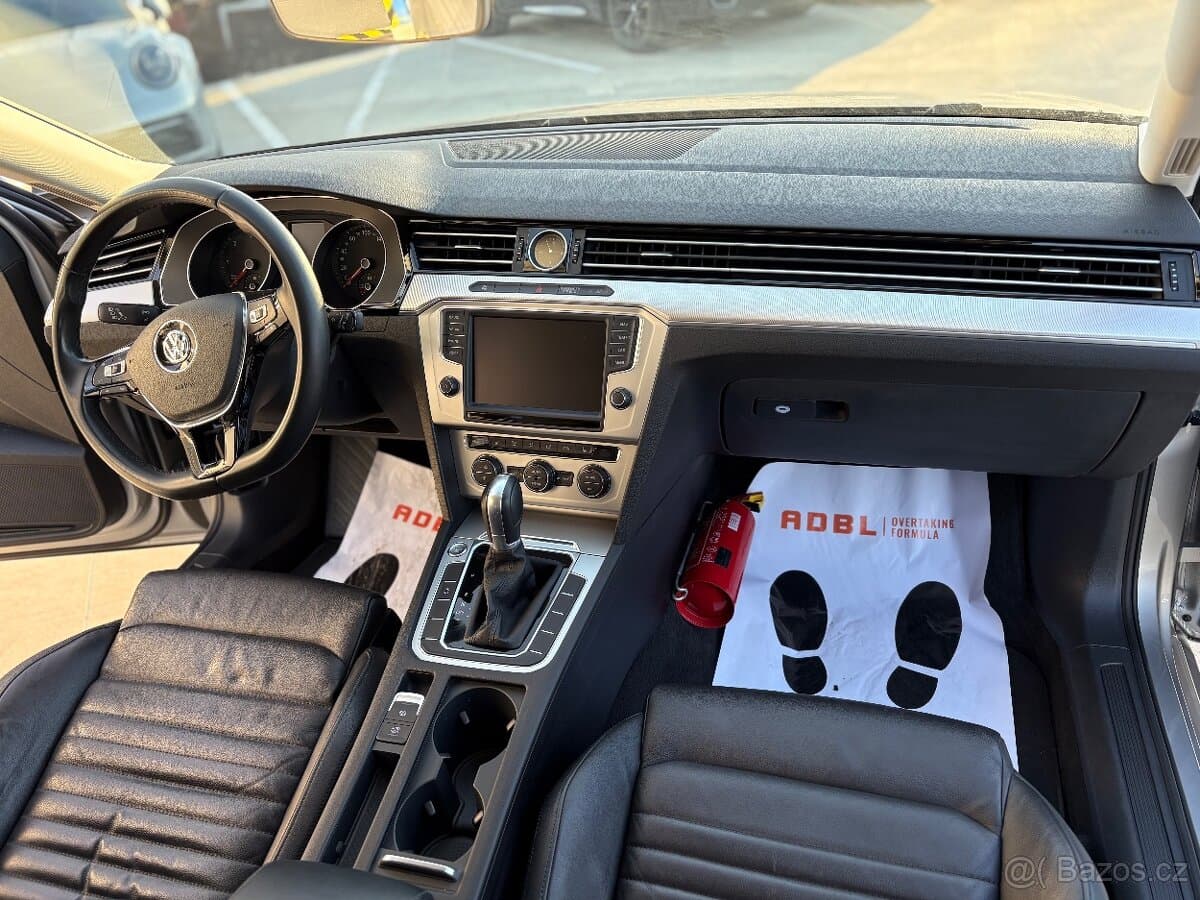 2015 Volkswagen PASSAT - 8