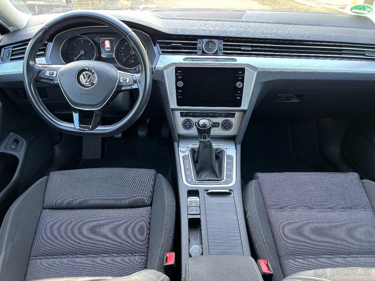 2018 Volkswagen PASSAT - 8
