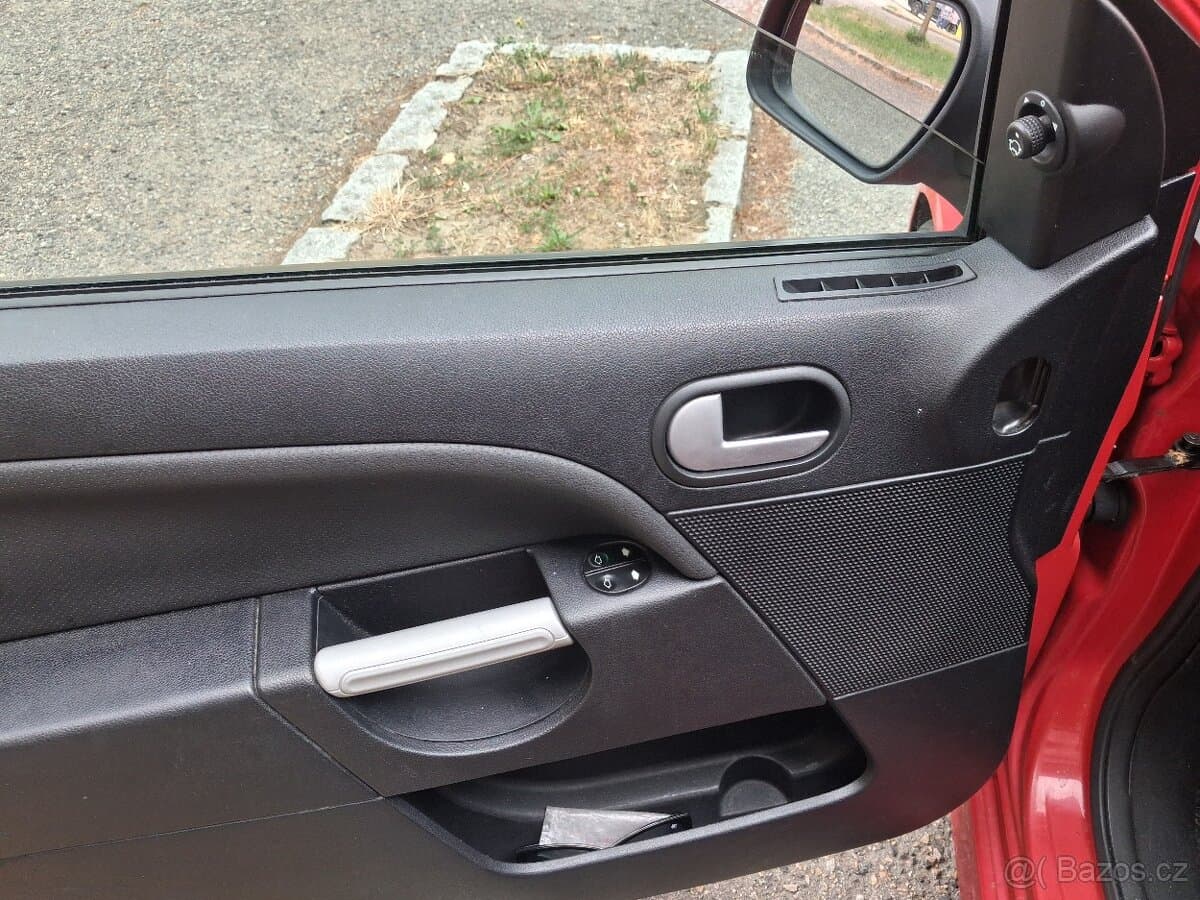 2005 Ford FIESTA - 8