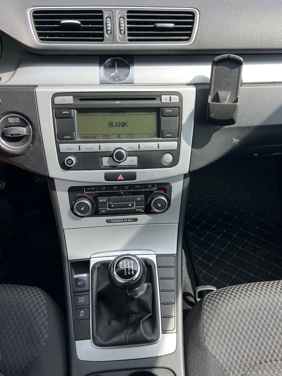 2011 Volkswagen PASSAT - 8