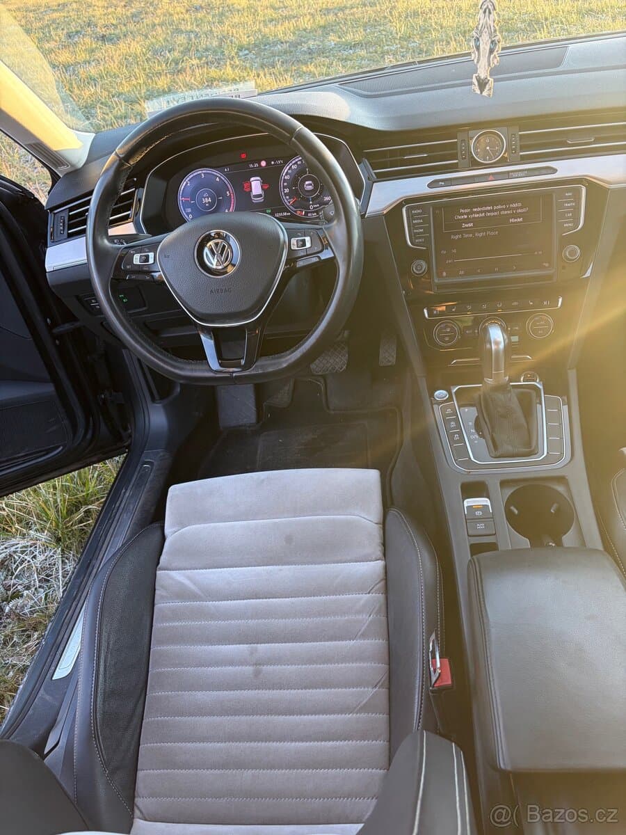2015 Volkswagen PASSAT - 8