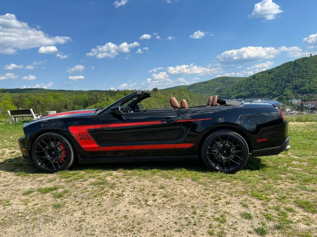 2012 Ford MUSTANG - 8