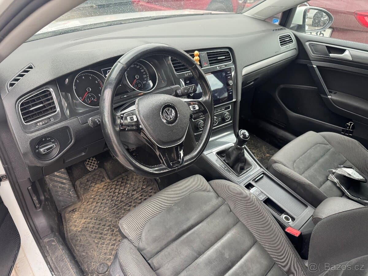 Volkswagen GOLF - 8