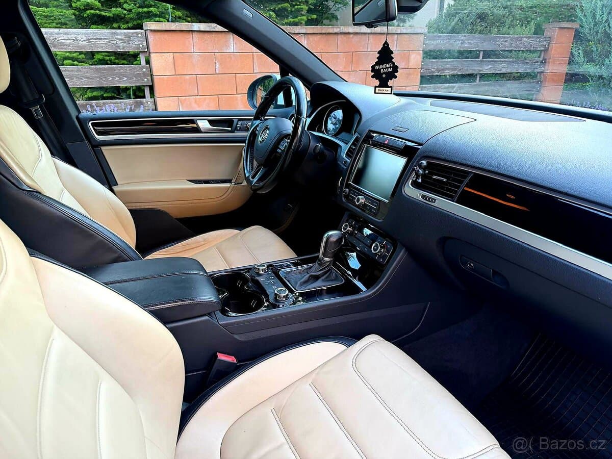 2013 Volkswagen TOUAREG - 8
