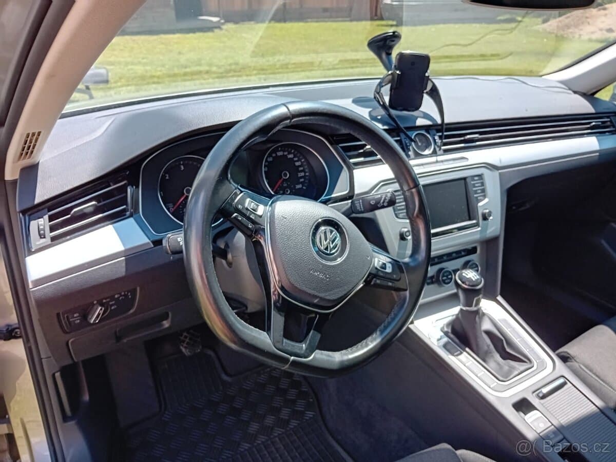 2015 Volkswagen PASSAT - 8