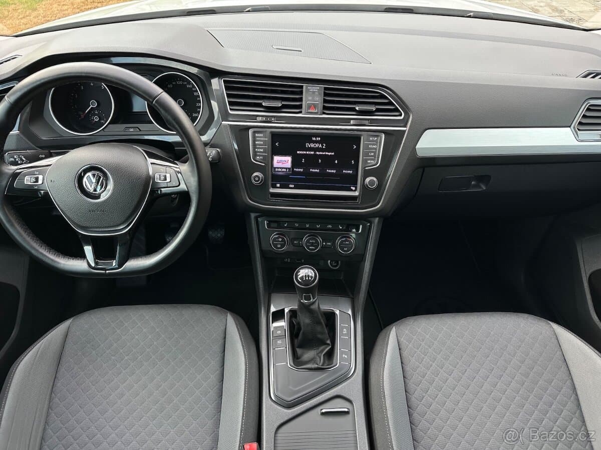 2017 Volkswagen TIGUAN - 8