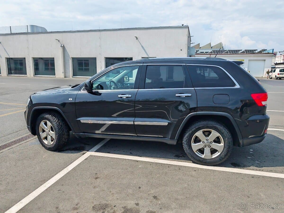 2013 Jeep CHEROKEE - 8