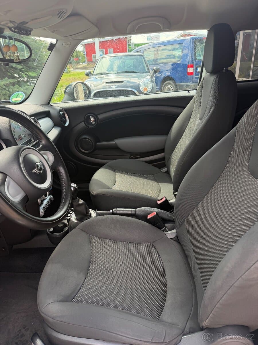 2010 Mini COOPER - 8