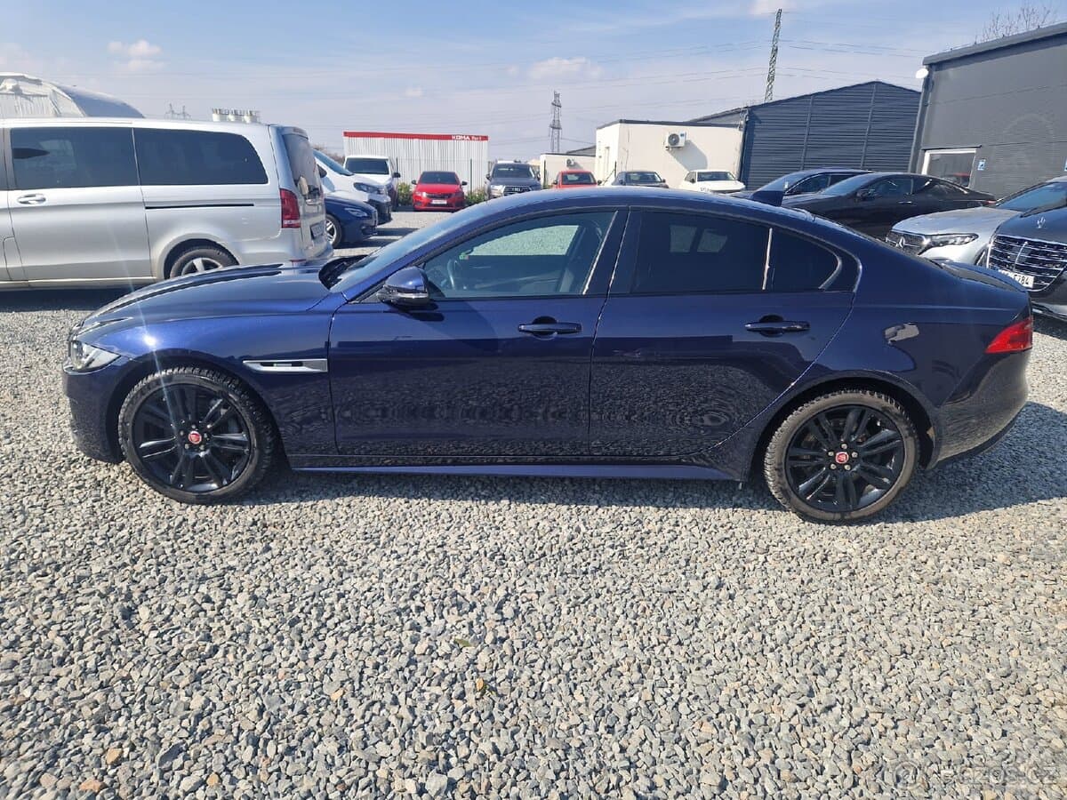2019 Jaguar XE - 8