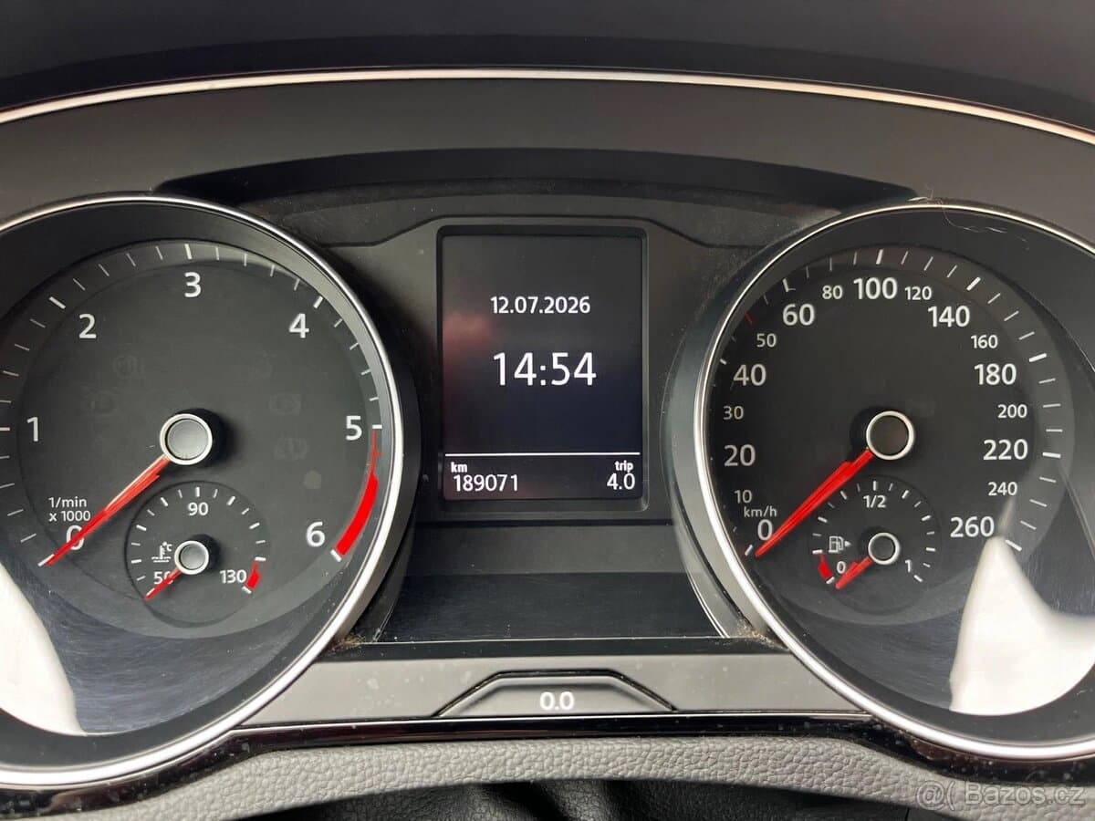 2019 Volkswagen PASSAT - 8