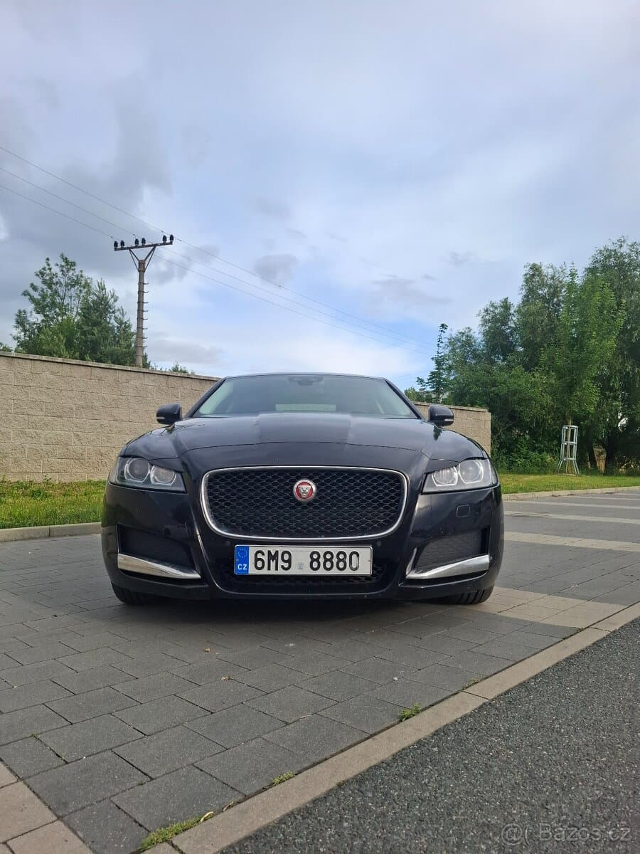 2016 Jaguar XF - 8