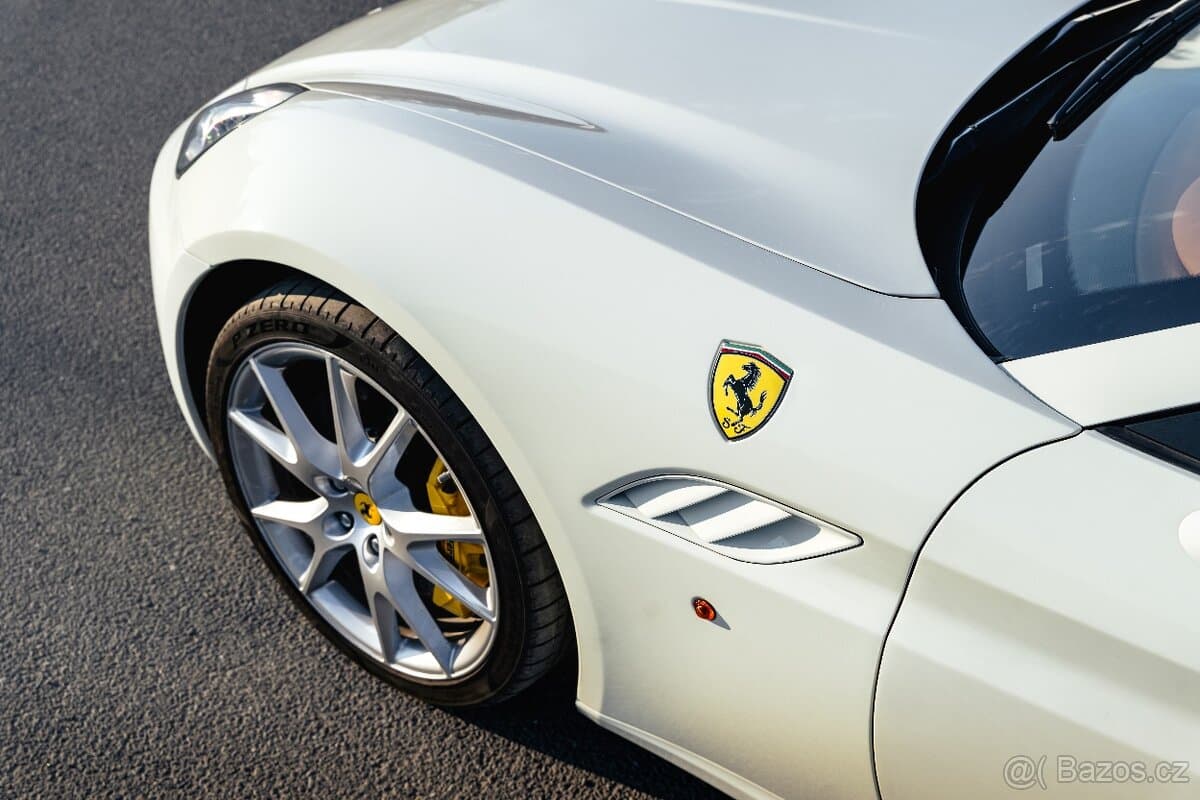2010 Ferrari CALIFORNIA - 8