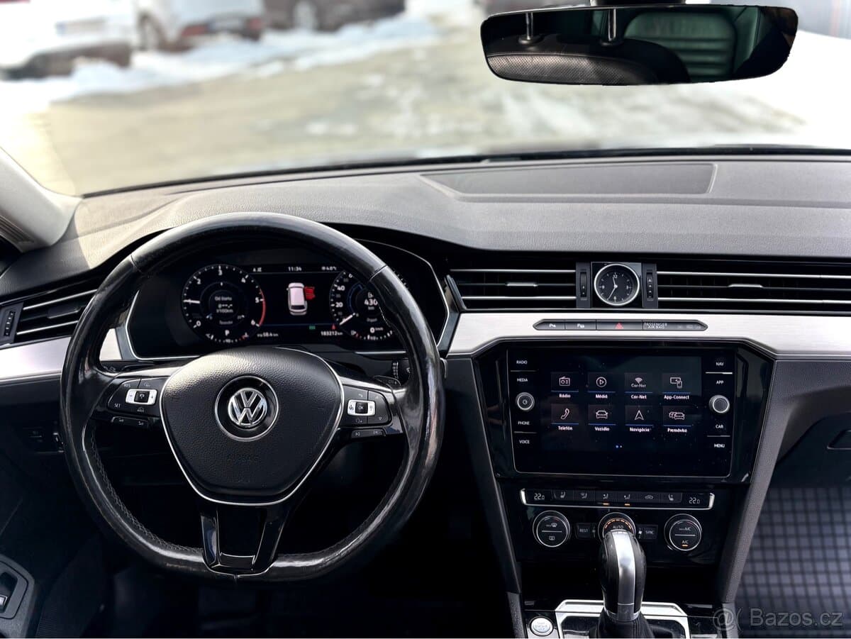 2017 Volkswagen PASSAT - 8