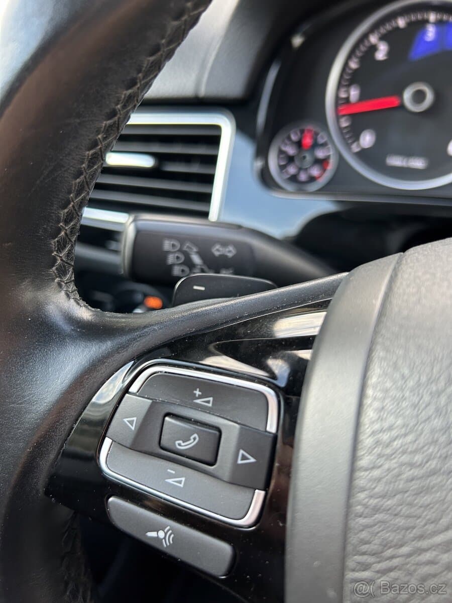 2013 Volkswagen TOUAREG - 8