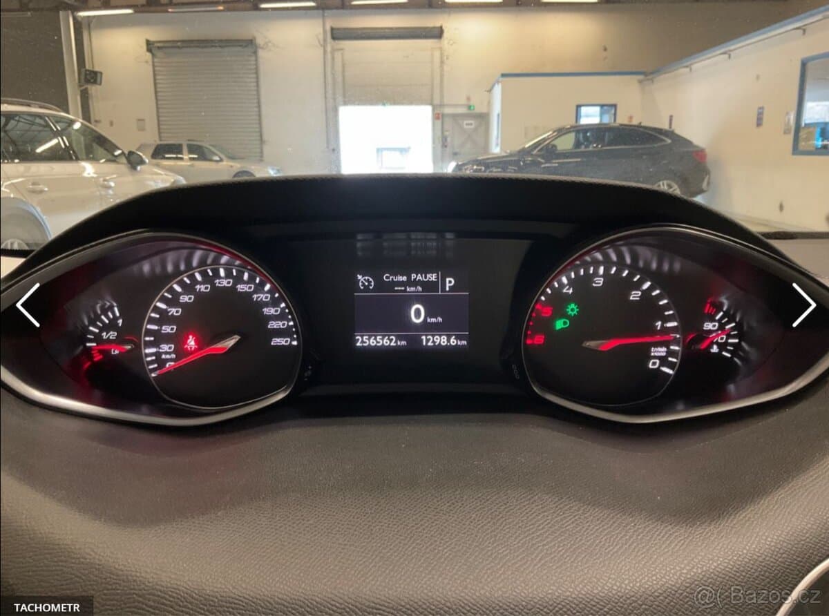 2015 Peugeot 308 - 8
