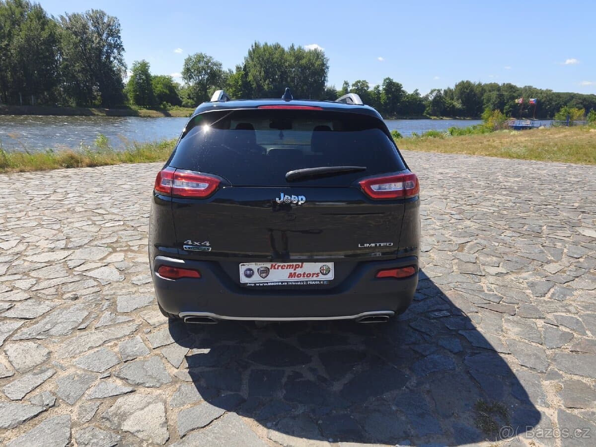 2017 Jeep CHEROKEE - 8