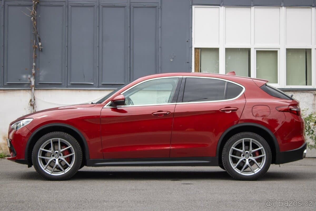 2017 Alfa Romeo STELVIO - 8