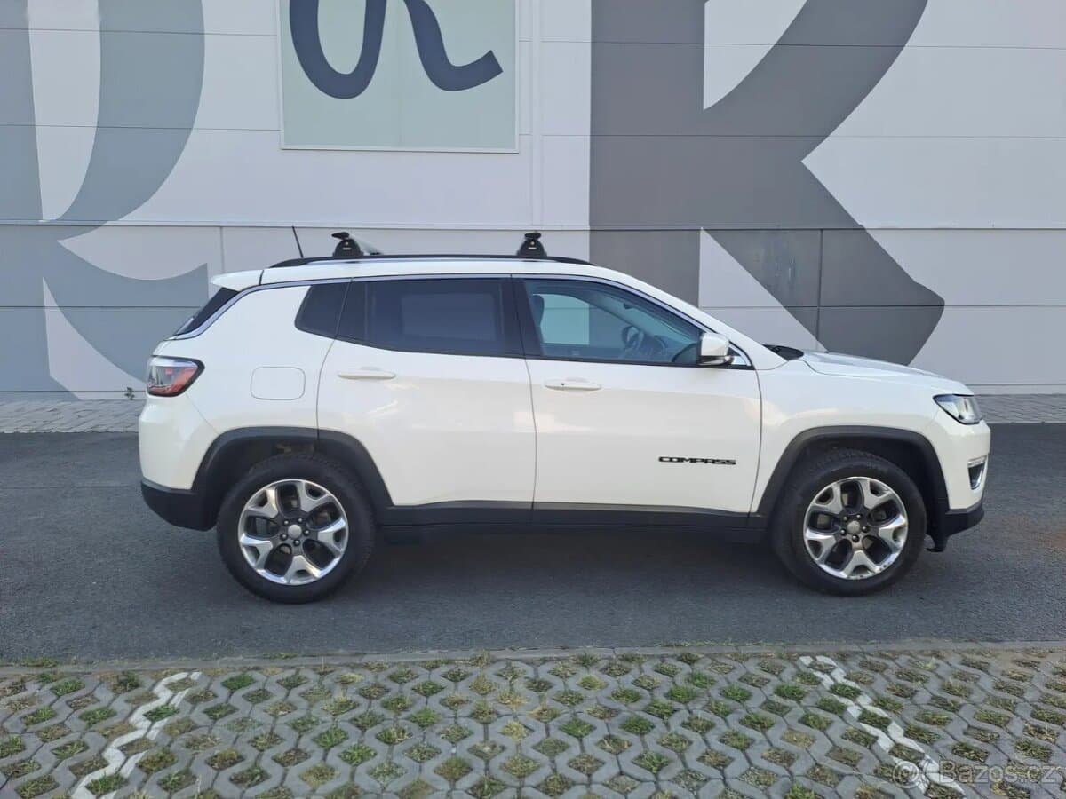 2019 Jeep COMPASS - 8