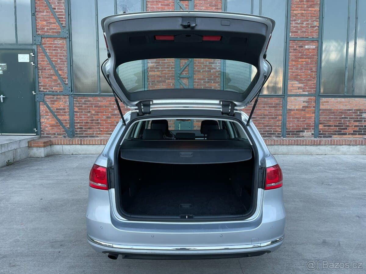2011 Volkswagen PASSAT - 8