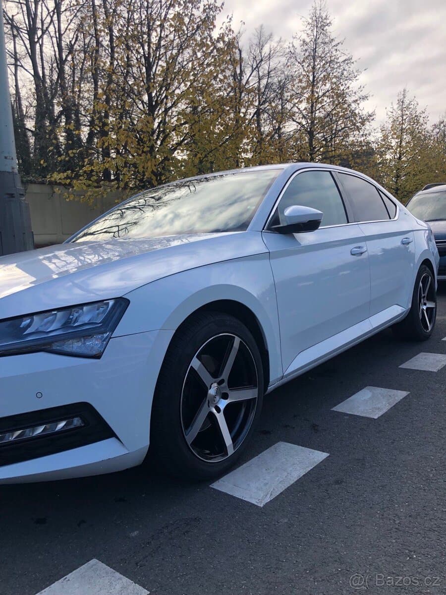 2020 Škoda SUPERB - 8