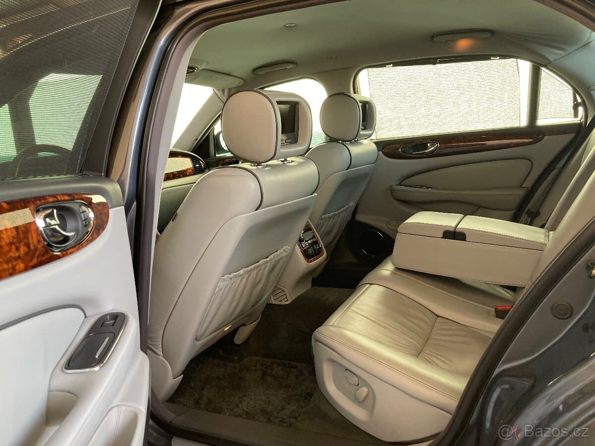 2005 Jaguar XJ - 8